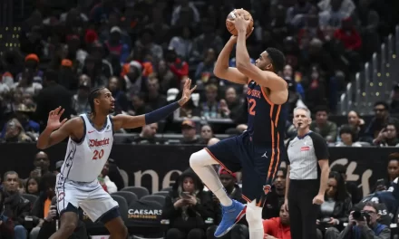 El triple-doble de Hart y los 32 puntos de Towns llevan a los Knicks a su octava conquista consecutiva