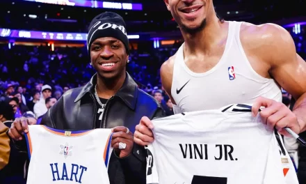 Vinícius, fan de fasto en el descanso entre Spurs y Knicks