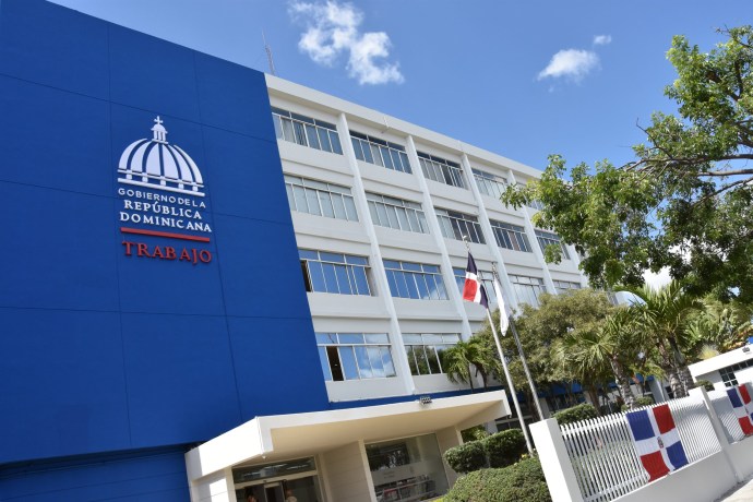 Invitaciones del Ministerio de Trabajo a un día de empleo para un hotel en Punta Cana