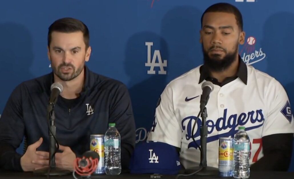 Teóscar Hernández renueva con los Dodgers por tres primaveras y US$66 millones