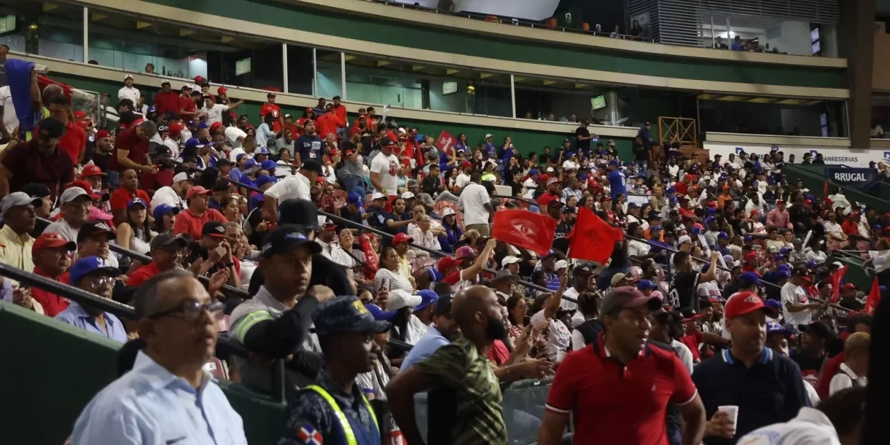 Fanáticos esperan serie Licey-Leones muy reñida