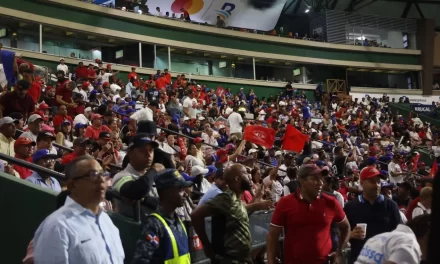 Fanáticos esperan serie Licey-Leones muy reñida
