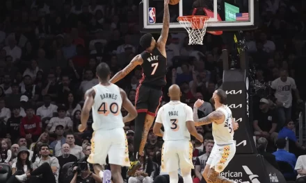 Kel’el Ware brilla en triunfo del Heat sobre Spurs