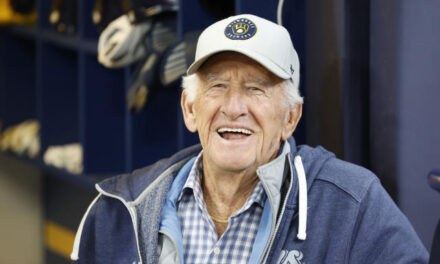 Fallece Bob Uecker, conocido como “Mr. Béisbol”, a los 90 primaveras