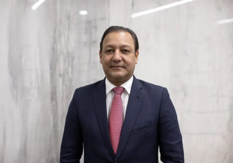 Abel planea rescatar al país en 2028