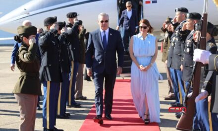 Abinader llega a Puerto Rico para toma de posesión de Gobernador