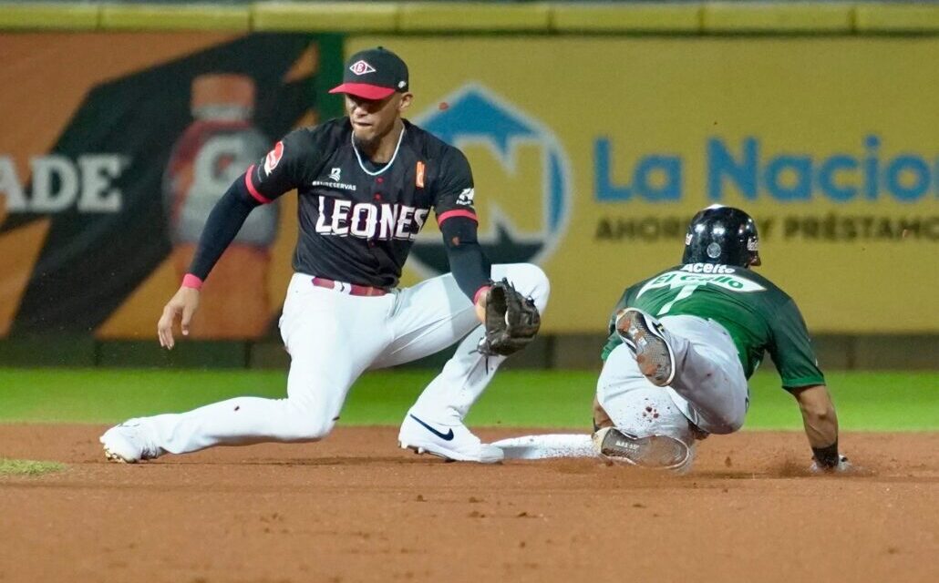 Con trofeo 10-6, Leones se alejan de Estrellas y se acercan a la serie final