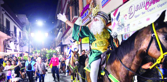 Bomberos del Distrito Nacional realizarán este domingo el tradicional desfile del Día de Reyes Magos.