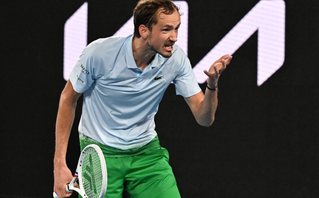Daniil Medvedev multado con 76.000 dólares por arrebatos en el Abierto de Australia