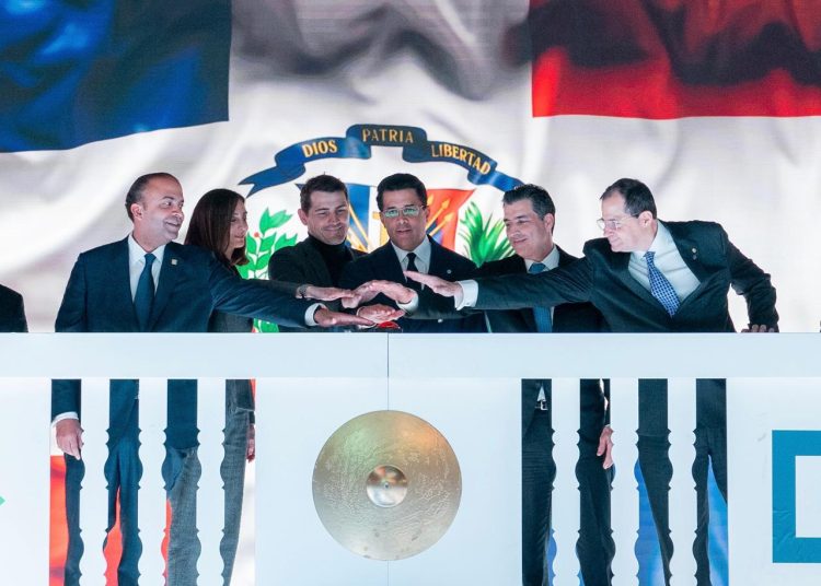David Collado aguijada billete dominicana en Fitur 2025