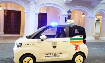 Digesett presenta un automóvil eléctrico para mejorar la seguridad viario en la zona colonial