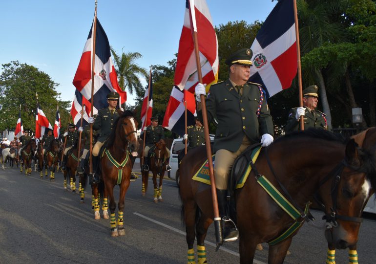 Desfile ecuestre para celebrar el herencia de Juan Pablo Duarte