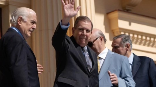 Edmundo González sale de República Dominicana