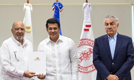 El ministro de turismo asigna $ 1 millón para la investigación de Sargassum en la República Dominicana