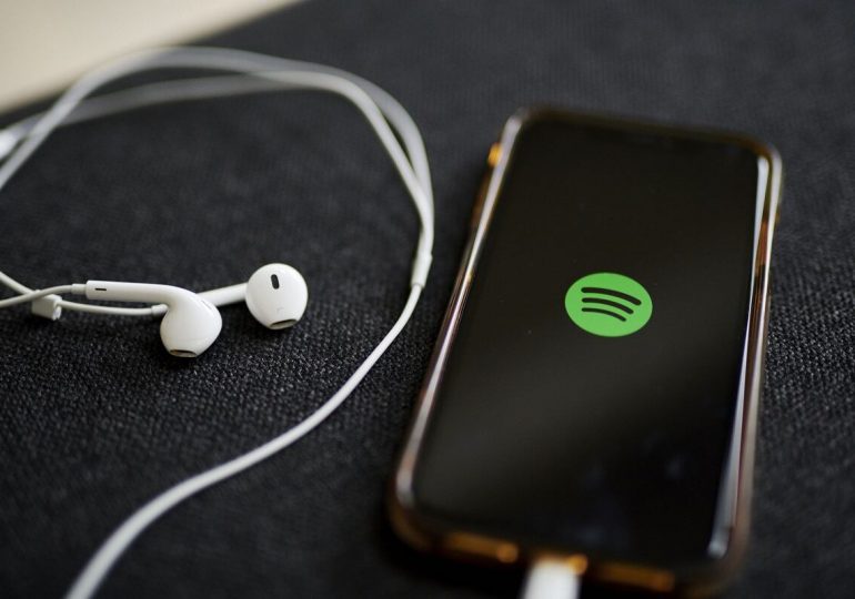 Encuentran contenido pornográfico en Spotify
