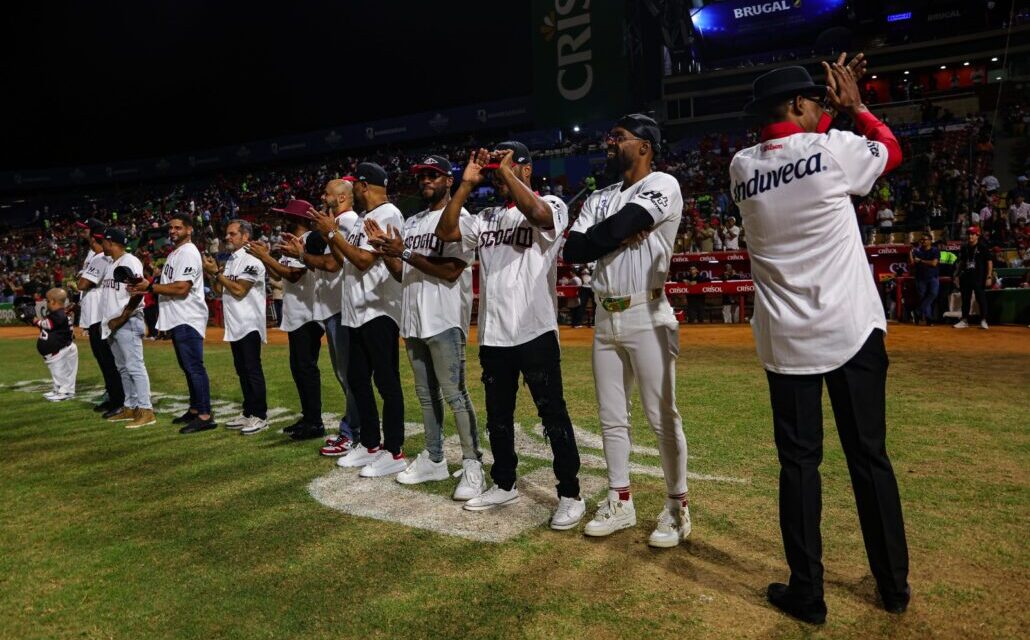 Leyendas del Escogido adornaron ceremonia prejuego