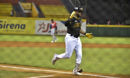 Águilas Cibaeñas blanquean a Leones del Escogido; retrasan su camino a la final