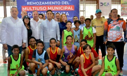 Kelvin Cruz inicia remodelación del multiuso de Constanza