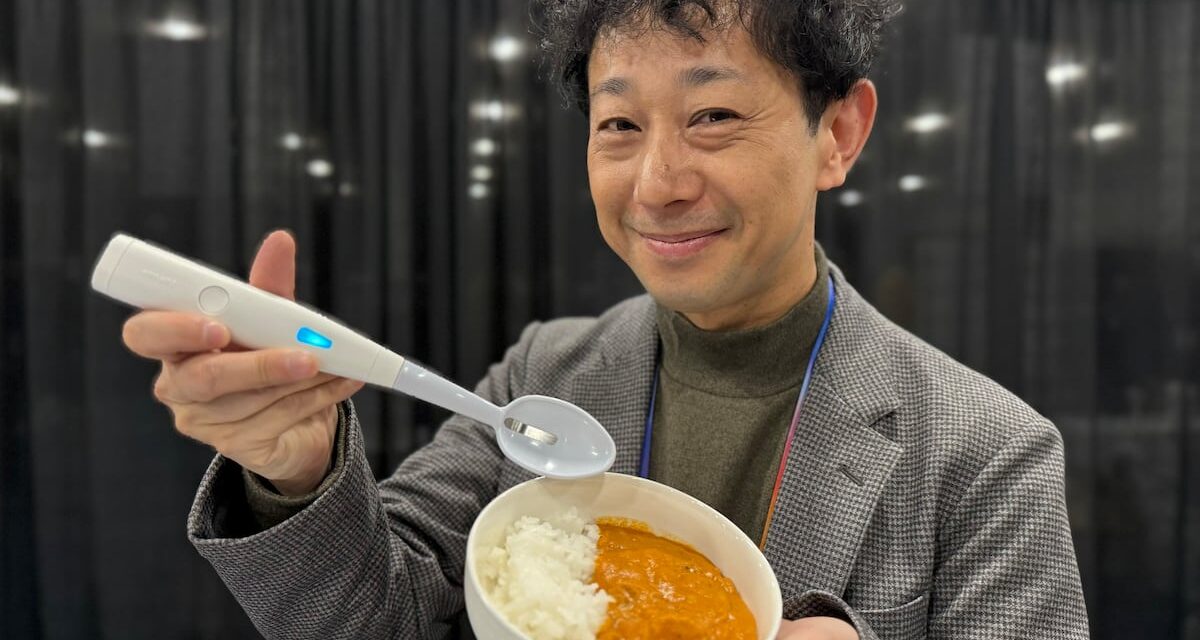 Los dispositivos más extraños presentados en CES 2025 incluyen cucharas eléctricas y televisores portátiles