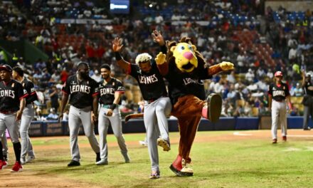  Escogido Blanquea Al Licey Y Domina 2-1 La Serie Final