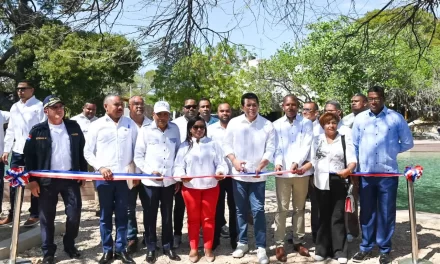 Ministro de turismo entrega Boca de Cachón renovada