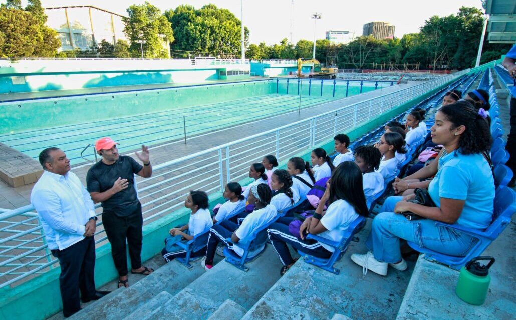 INEFI entrega kits de buceo al Hogar Escuela Mercedes Amiama Blandino