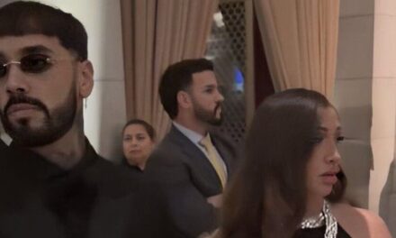 Anuel AA y su pareja asistieron a la elegancia inaugural de Donald Trump