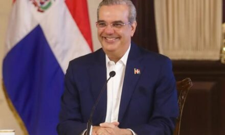 Presidente Abinader dona salario 2024 a causas benéficas