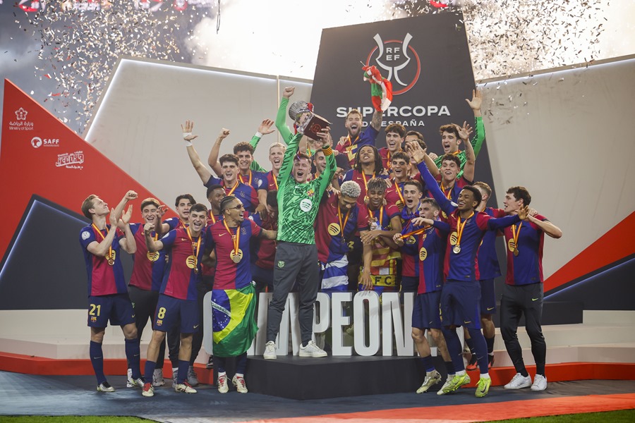 El Barcelona conquista la Supercopa goleando al Real Madrid