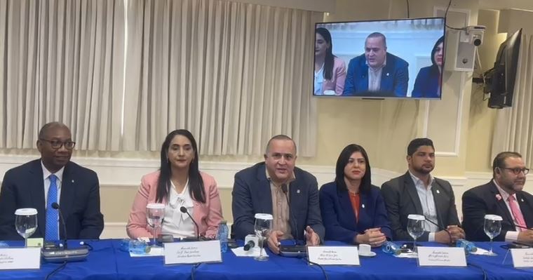 Senado dominicano fortalece vínculos con legisladores de Massachusetts para apoyar a la diáspora