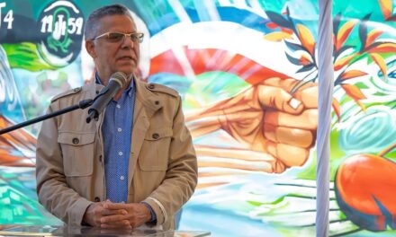 Veinte diputados de la provincia de Santo Domingo respaldan resolución que reconoce trayectoria artística, cultural y política de Manuel Jiménez