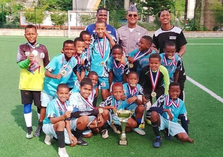 Los Guandules anhelo «Copa Reyes Magos» organizado por la PN