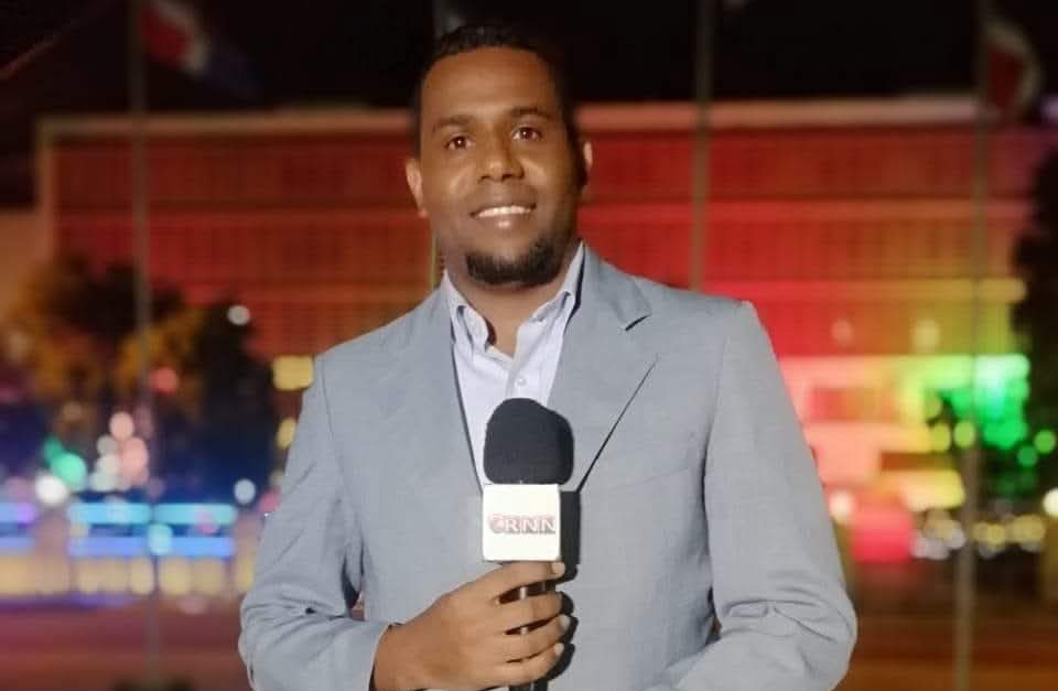 Piden pensión solidaria para periodista con anquilosamiento múltiple, una enfermedad incurable