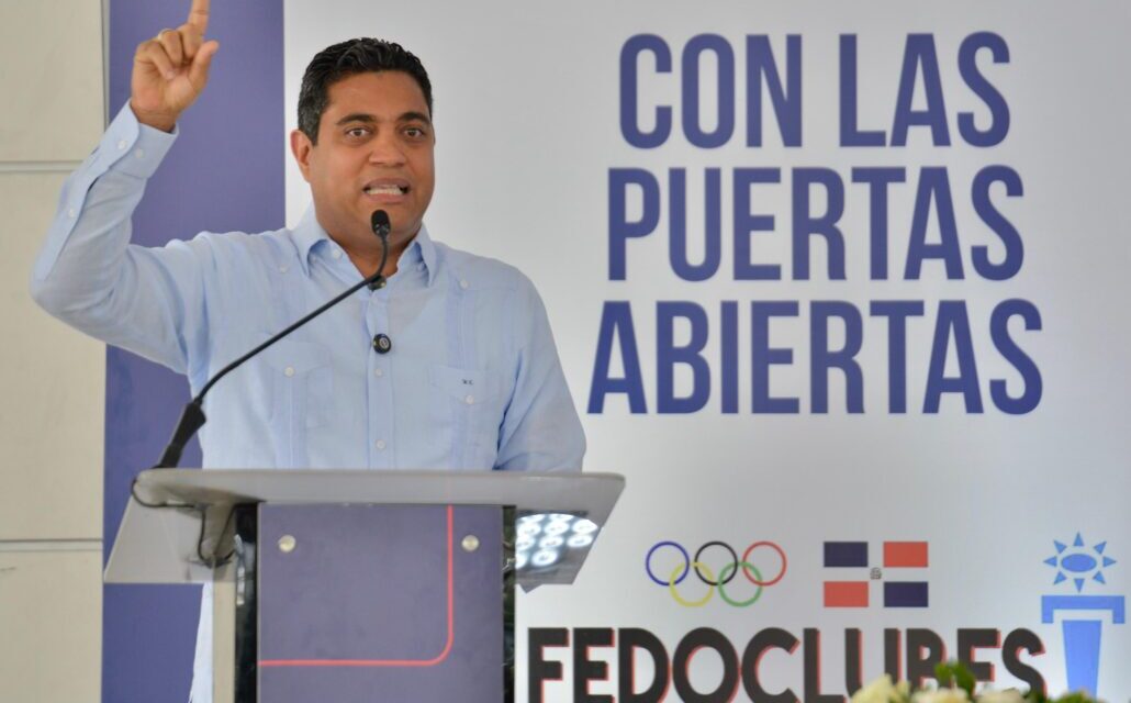 Kelvin Cruz anuncia inversión en obras deportivas en el 2025