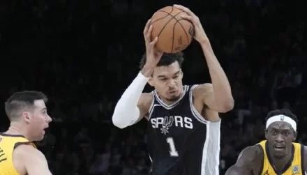 Wemby y los Spurs arrollan a los Pacers París