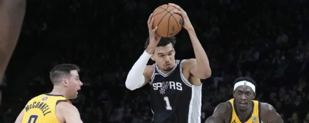 Wemby y los Spurs arrollan a los Pacers París
