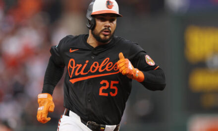 Santander acuerda por cinco temporadas y US$92.5 millones con los Azulejos