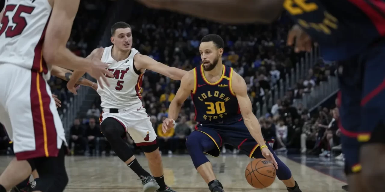 Stephen Curry y los Warriors vuelven a sufrir su segunda vergonzosa derrota consecutiva en casa
