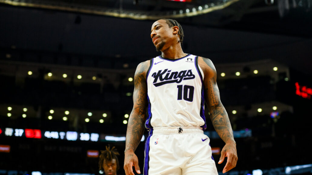 DeRozan lidera a los Kings en trofeo 123-118 sobre el Heat en doble prórroga