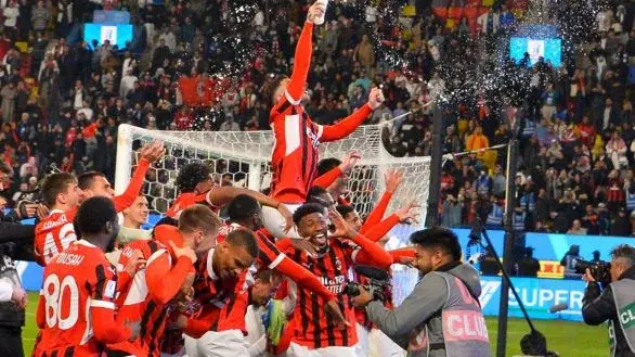 El Milan, ‘supercampeón’ de Italia con una remontada en presencia de el Inter