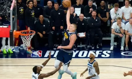 Jokic y Antetokounmpo siguen al frente de las votaciones para el All-Star