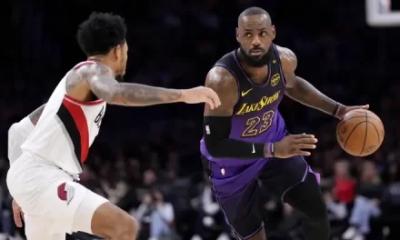 LeBron James y Max Christie llevan a los Lakers a la trofeo frente a los Blazers para su sexta trofeo en 8 partidos