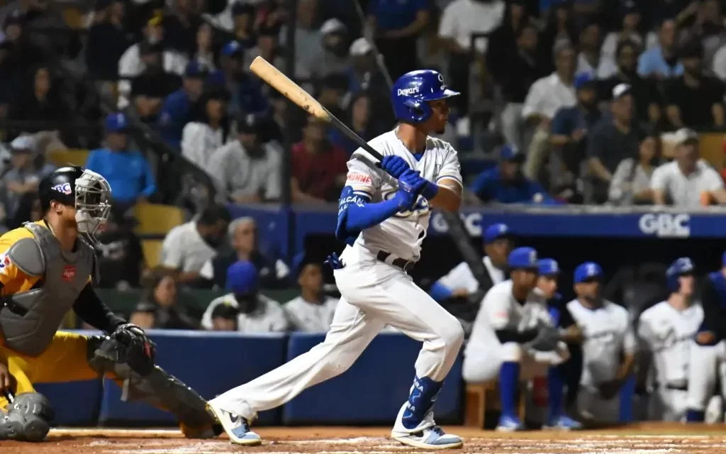 Tigres del Licey propinan blanqueada a Águilas Cibaeñas
