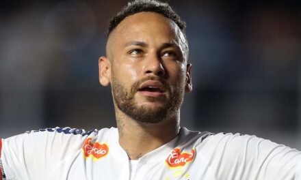 Neymar encabeza una campaña contra el césped sintético en los campos de placer de Brasil