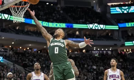 Bucks doblegan a Filadelfia; Pistons y Houston ganan