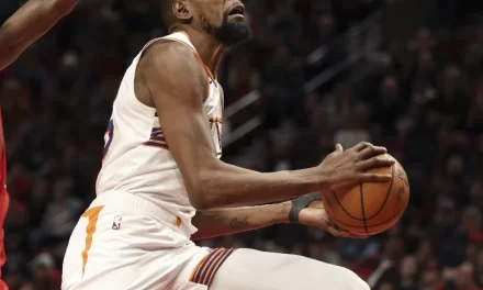 Kevin Durant rechaza de plano retornar con los Warriors