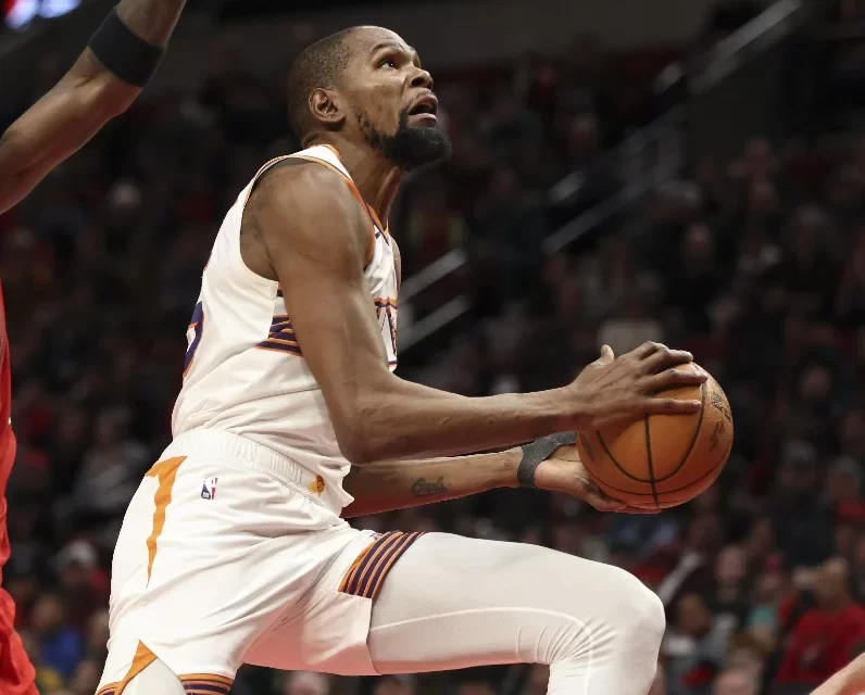 Kevin Durant rechaza de plano retornar con los Warriors