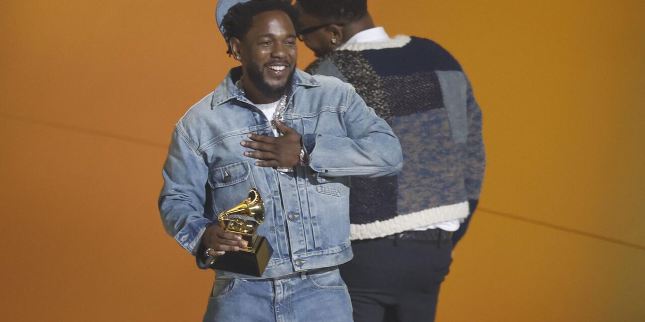 Kendrick Lamar honra a las víctimas de incendios con su Grammy a la reproducción del año