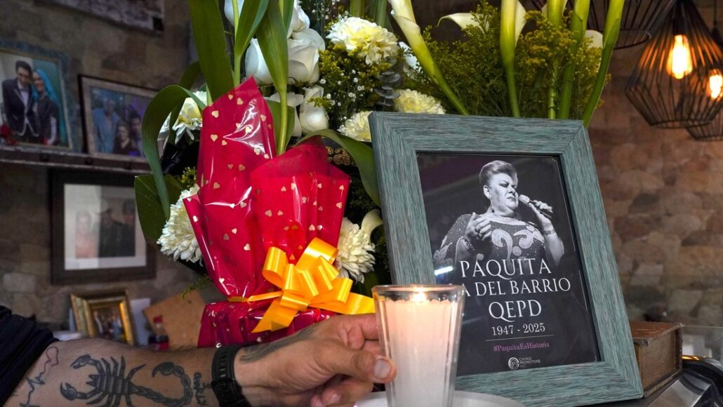 México desestima a Paquita la del Barrio