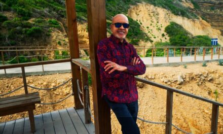 El cantante -writer Enrique Féliz anunció el estreno de su nuevo tema y video «Atmósfera de fiesta»